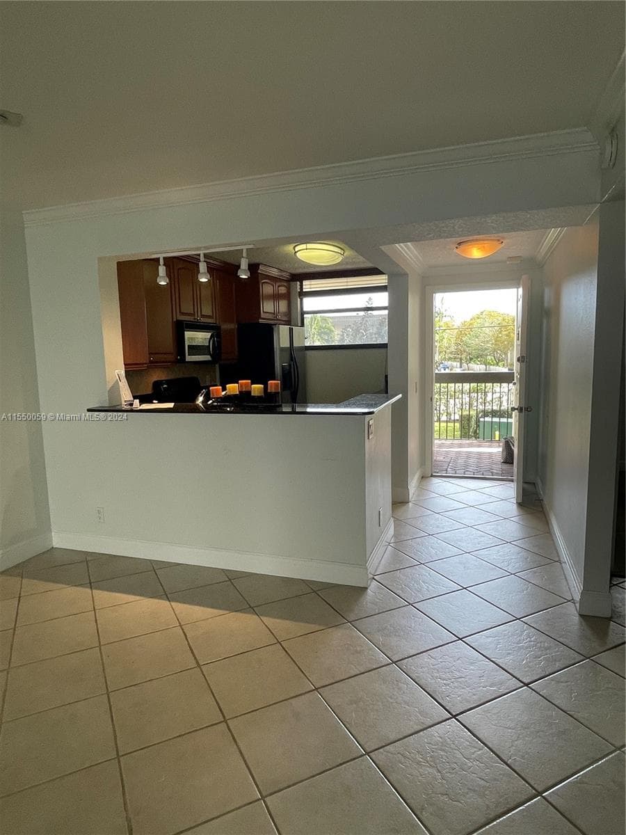 LAKE EMERALD CONDOMINIUM · #203 in Oakland Park - Photo 14