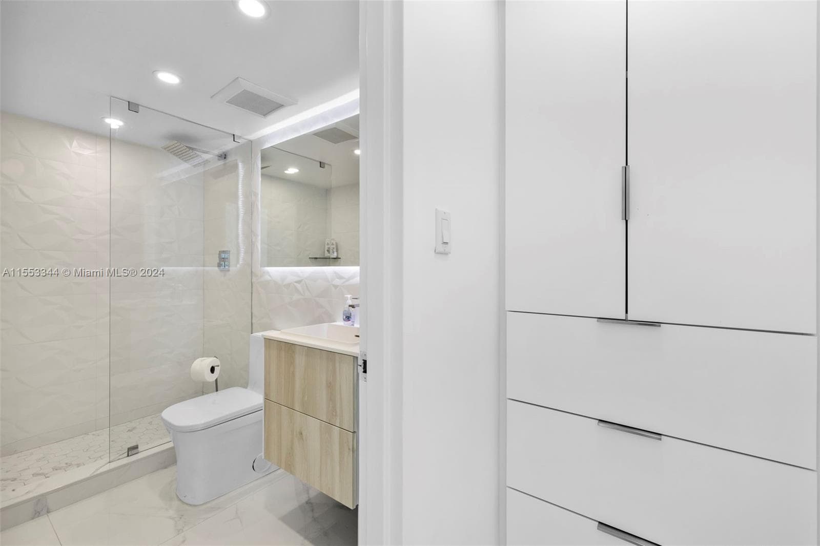 Seacoast 5151 · #1527 in Miami Beach - Photo 30