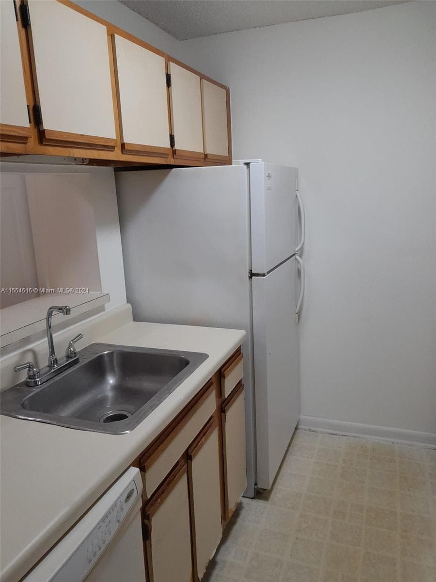 Palm Aire Gardens Condo · #27 in Pompano Beach - Photo 6