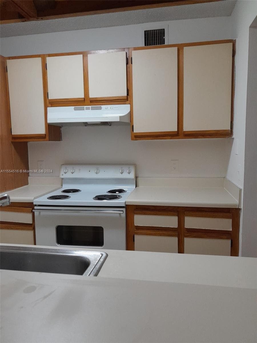 Palm Aire Gardens Condo · #27 in Pompano Beach - Photo 5
