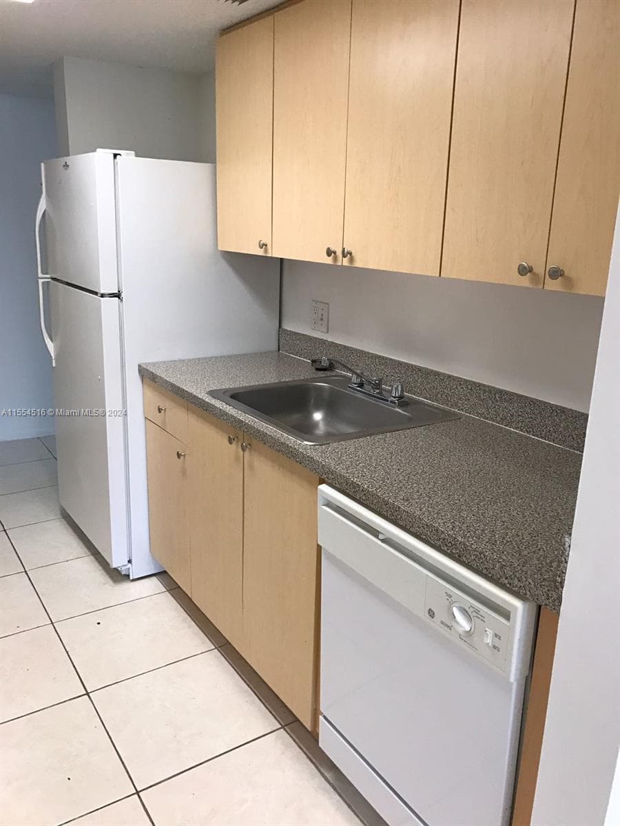 Palm Aire Gardens Condo · #27 in Pompano Beach - Photo 29