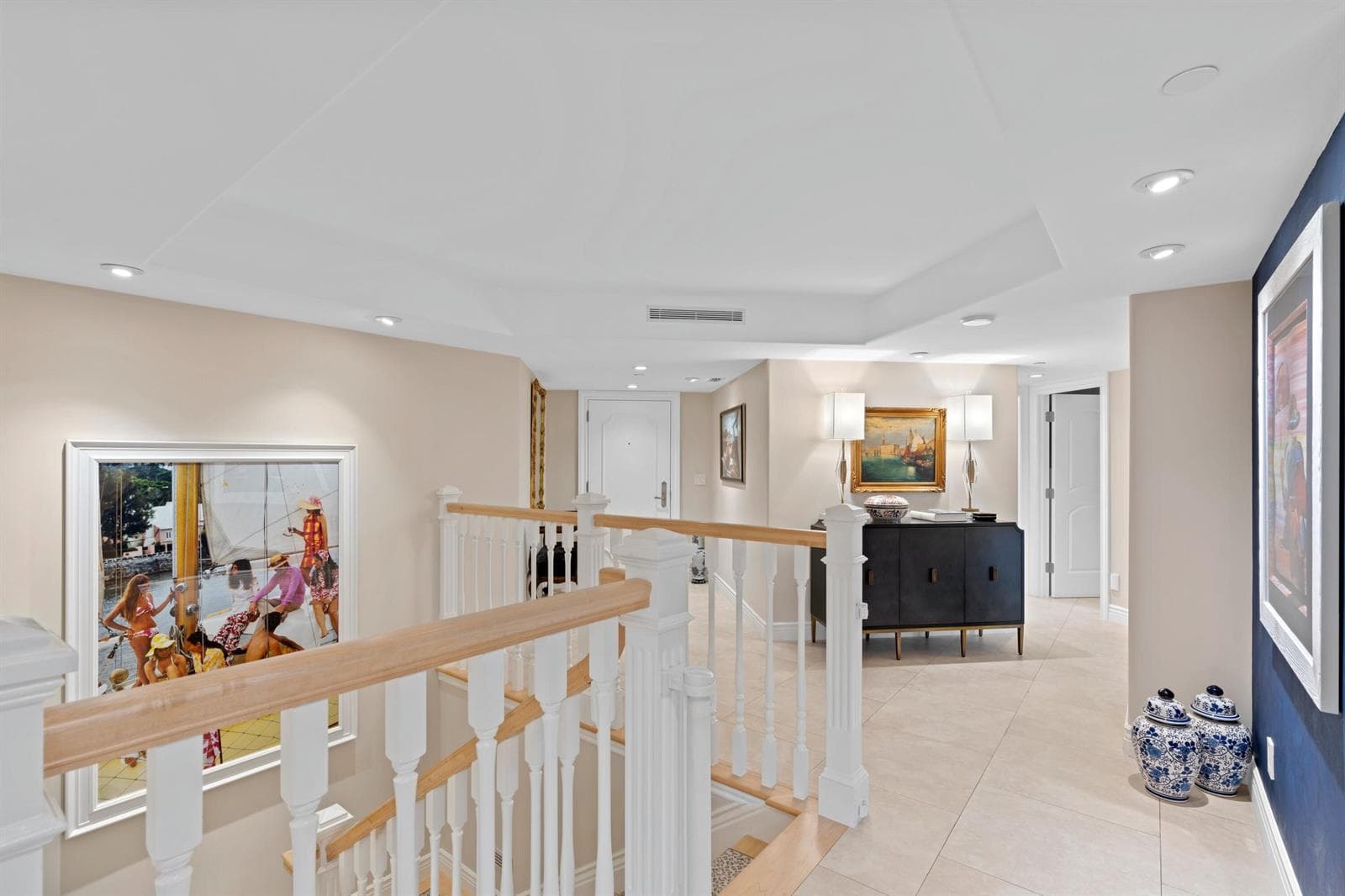 Upper level foyer