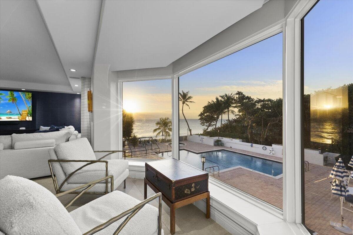 Upper level oceanfront living room