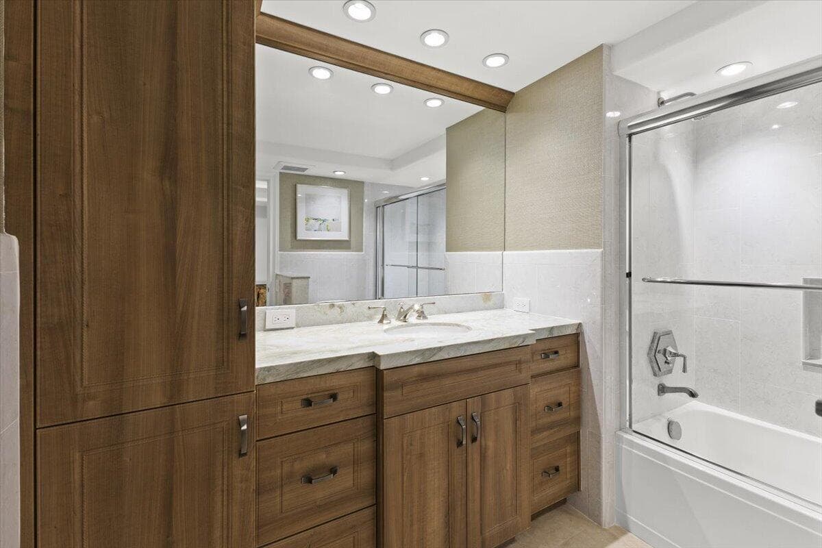Lower level full bathroom