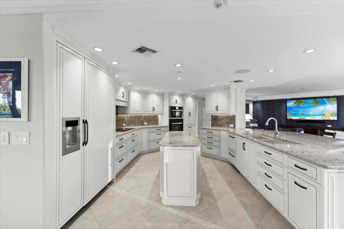 Upper level kitchen (alternate view)