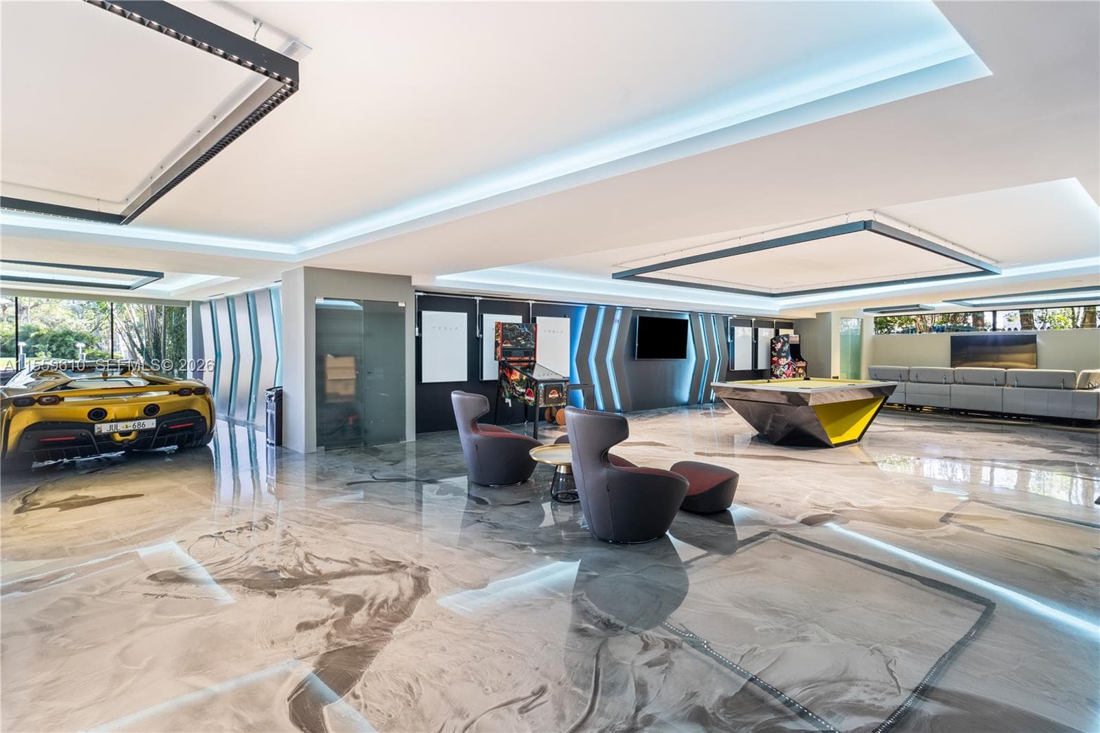 Parking up to 12 Cars - Ground Level Garage