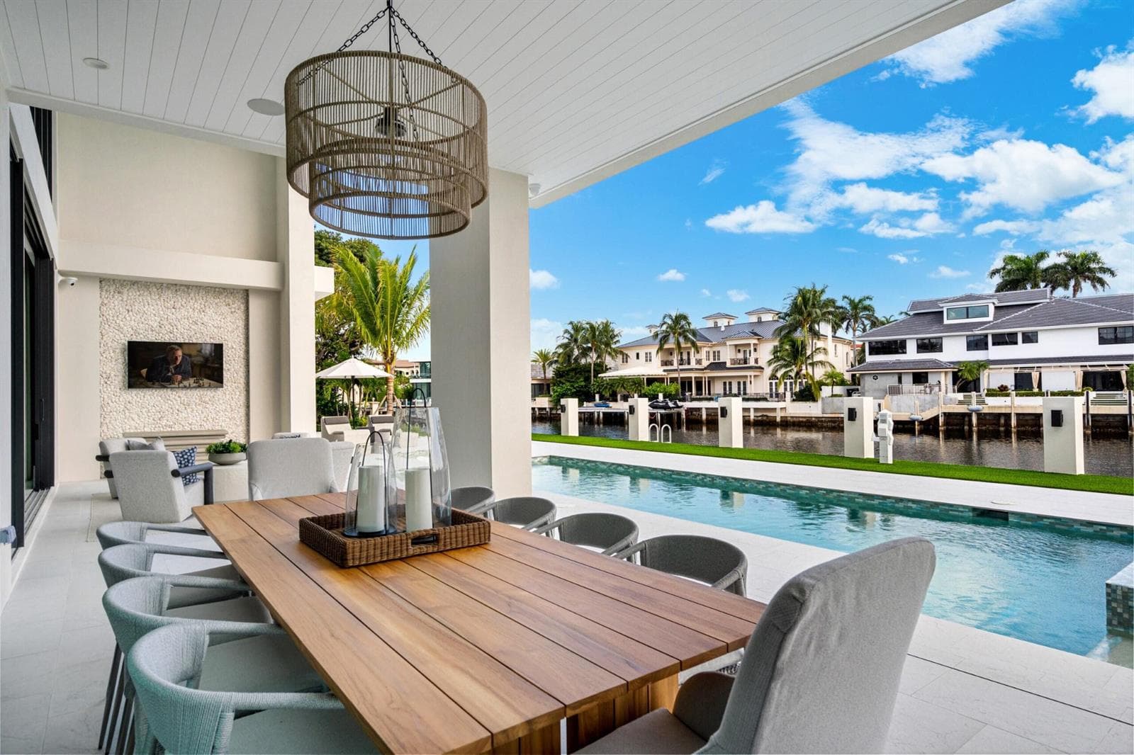mls_LOGGIA_DINING_RIGHT