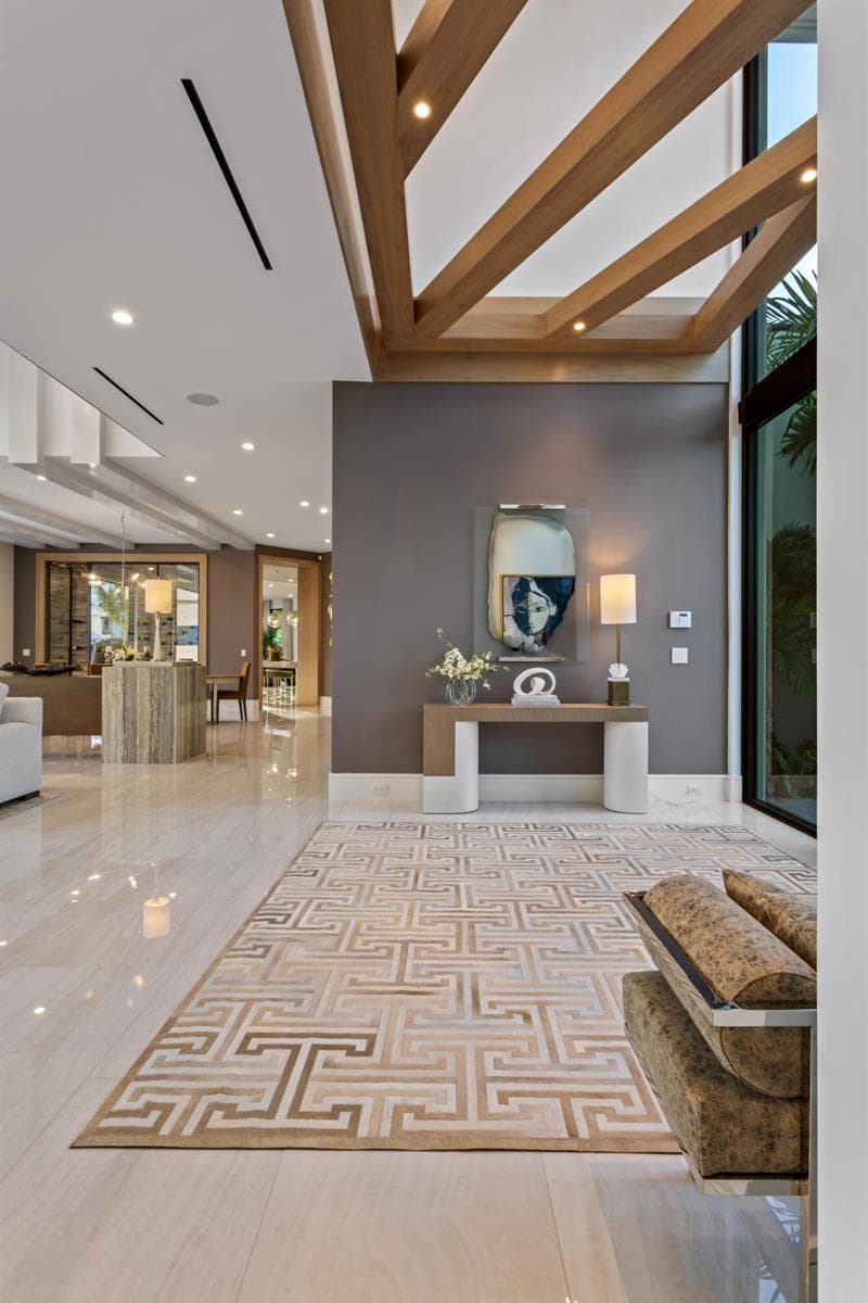 mls_FOYER_STRAIGHT