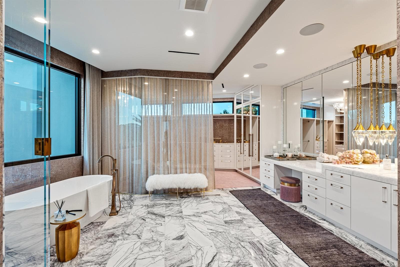 mls_PRIMARY_BATHROOM_ANGLE