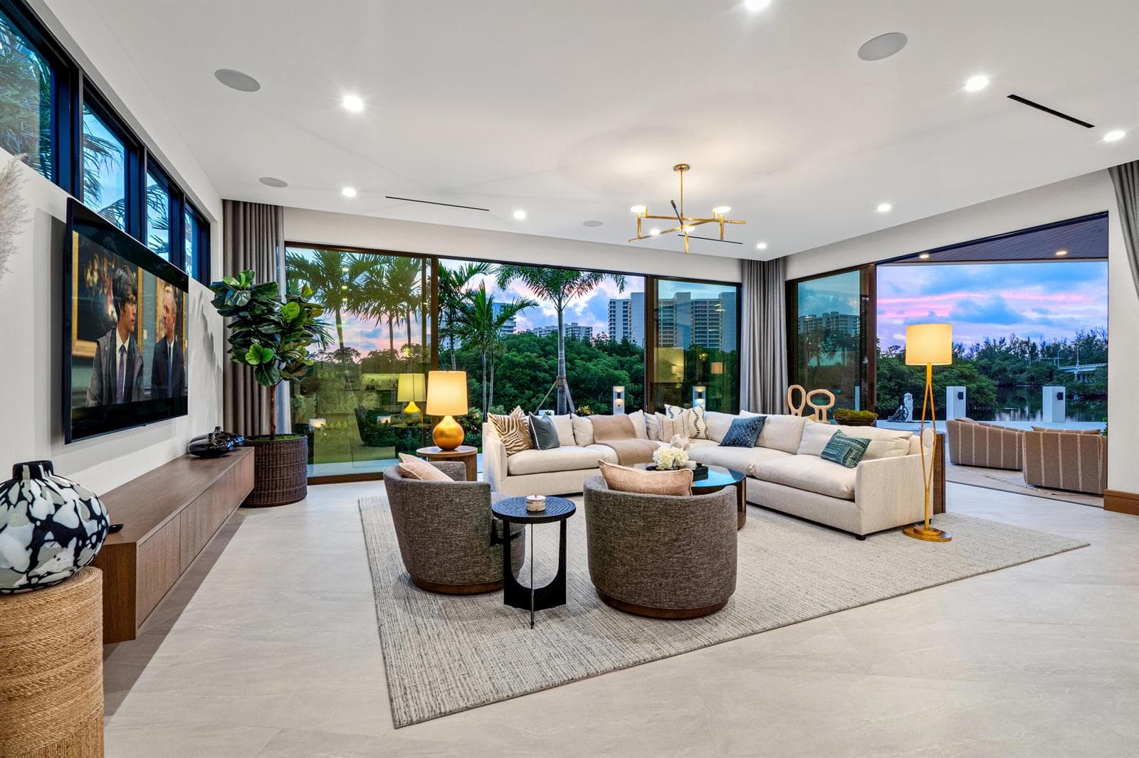 mls_FAMILY_ROOM_SUNSET_ANGLE