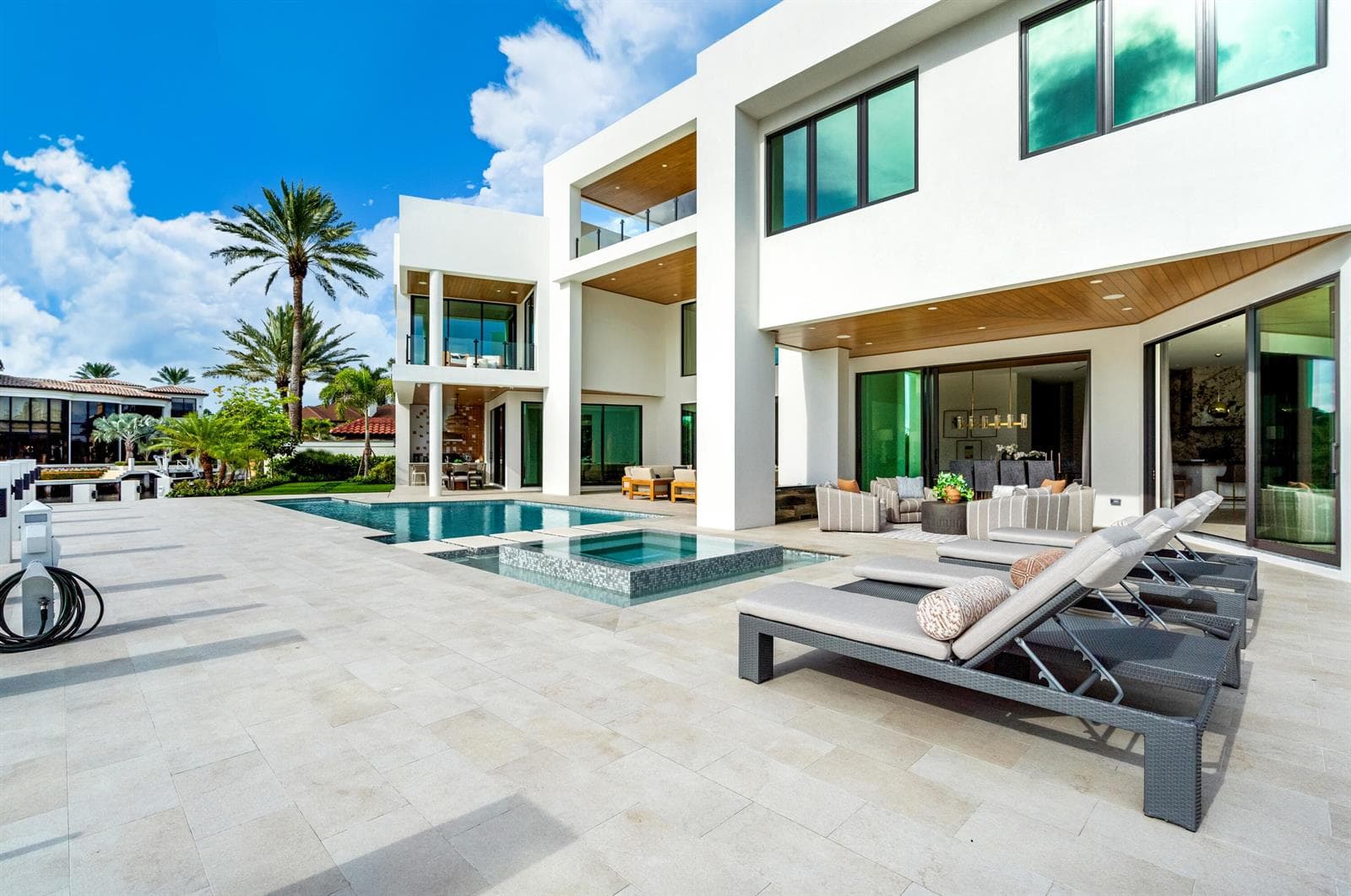 mls_POOL_LOUNGE_SEATING_TO_REAR_RIGHT
