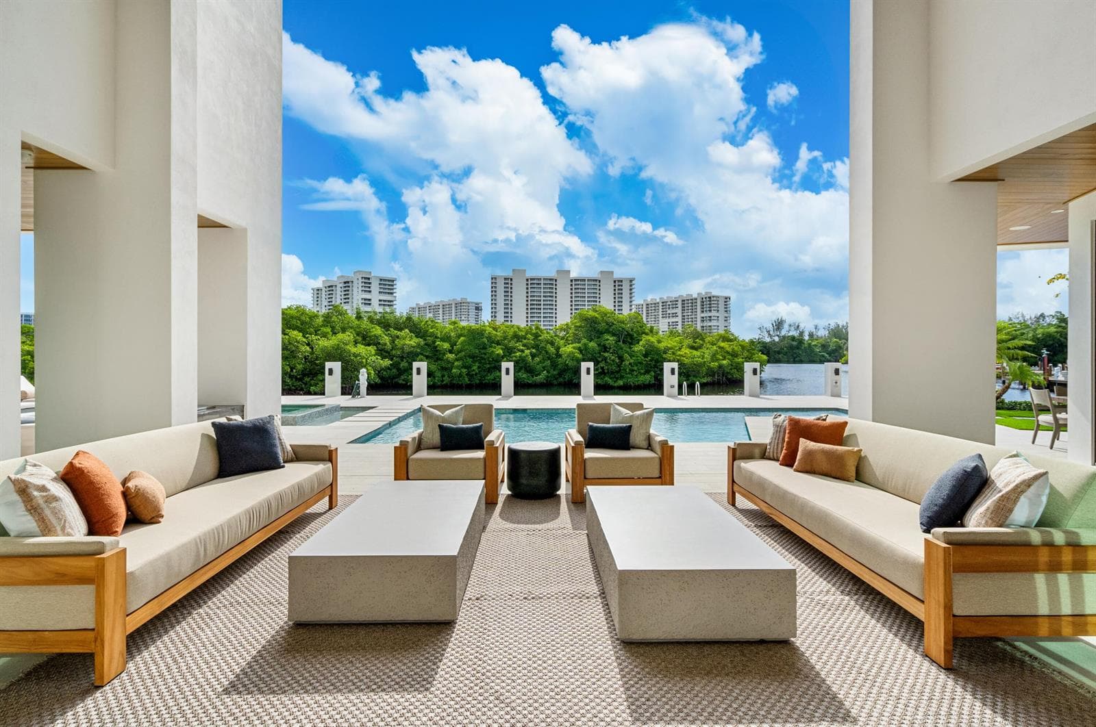 mls_LOGGIA_SEATING_STRAIGHT