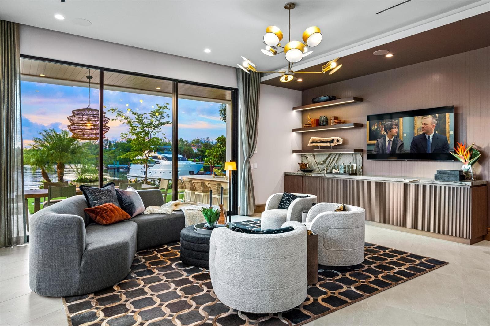 mls_CLUBROOM_ANGLE