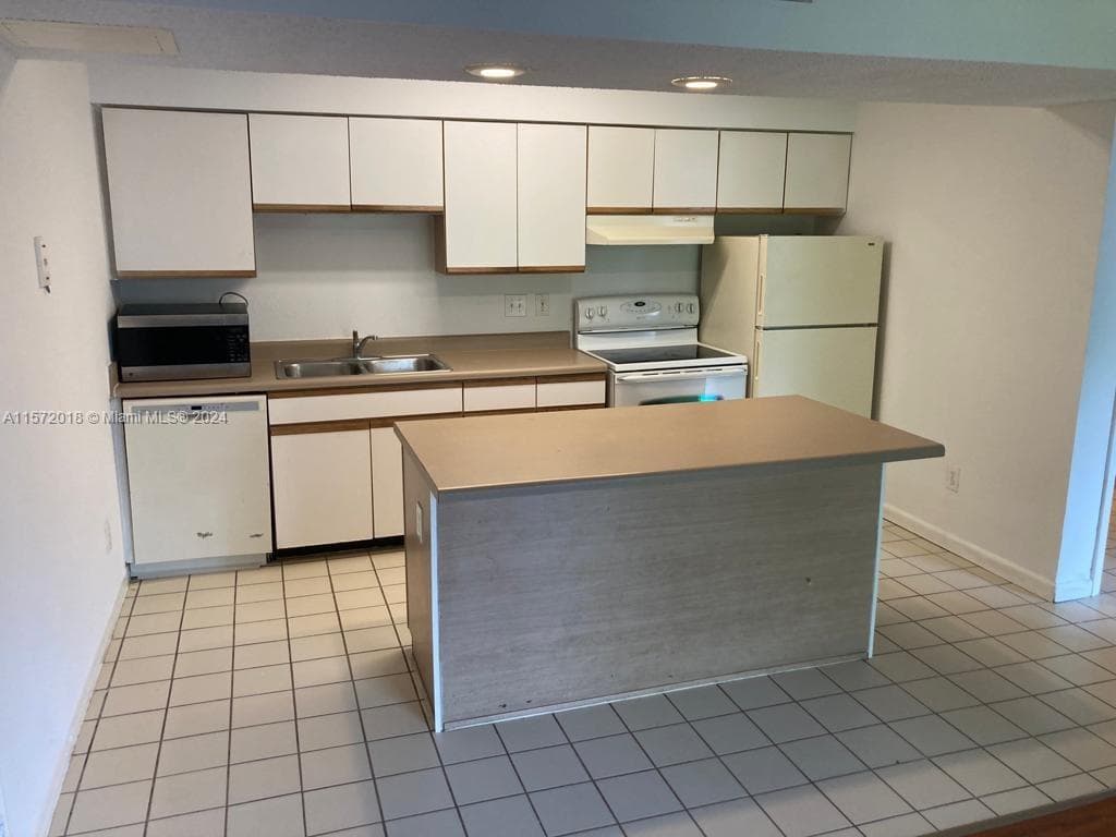 Windward lakes · #A111 in Pompano Beach - Photo 3