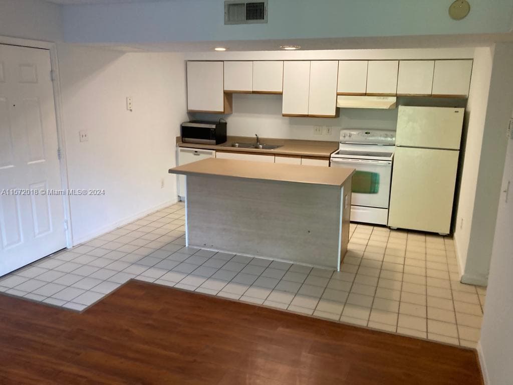 Windward lakes · #A111 in Pompano Beach - Photo 4