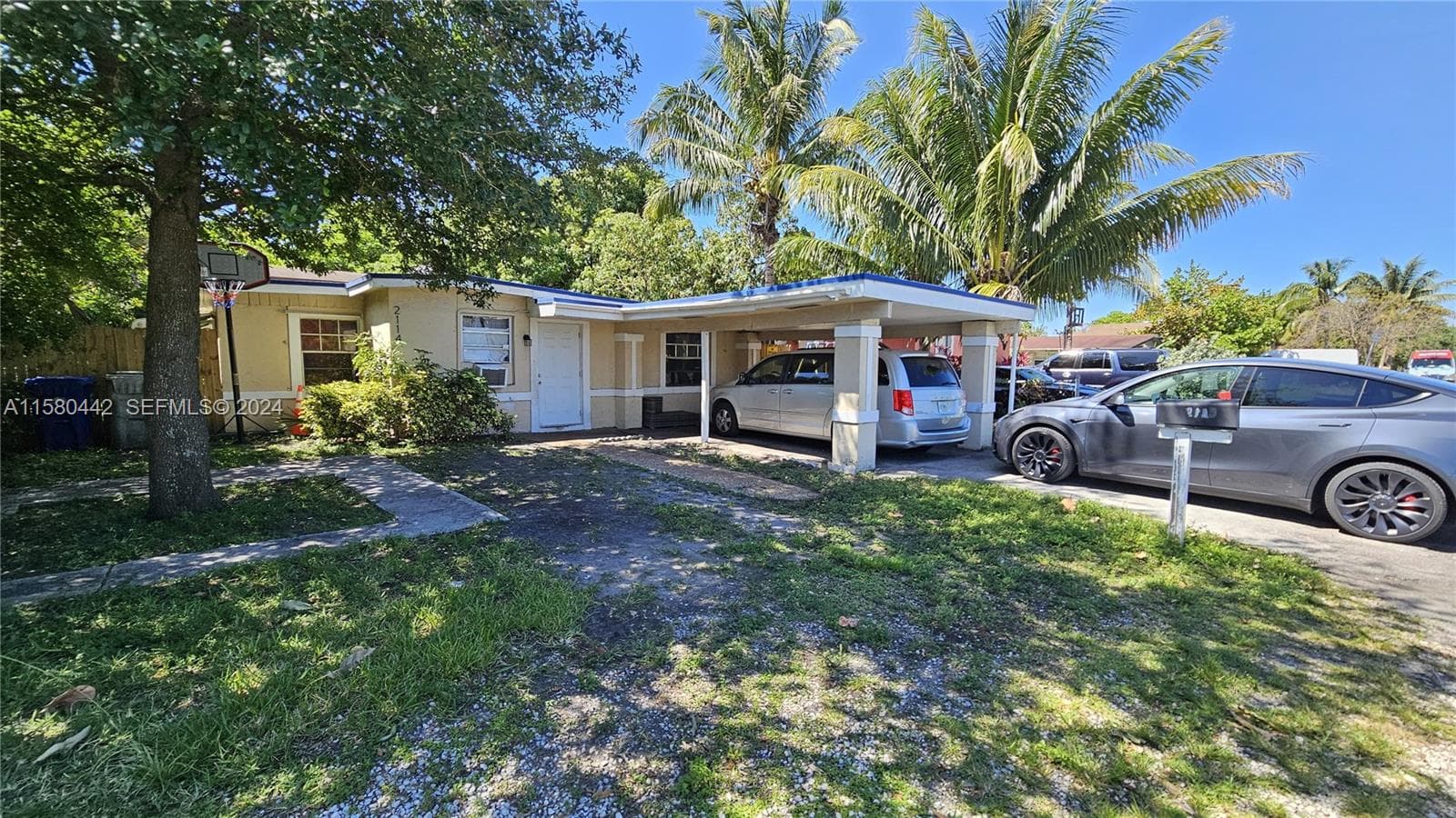 2114 NW 5th St photo 2
