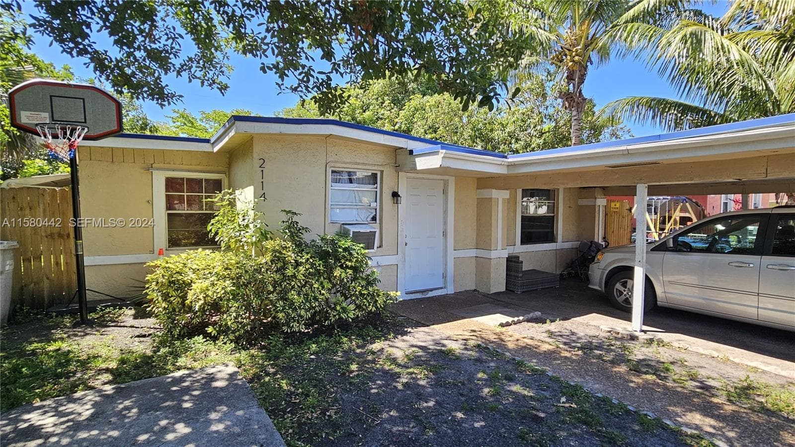 2114 NW 5th St photo 3