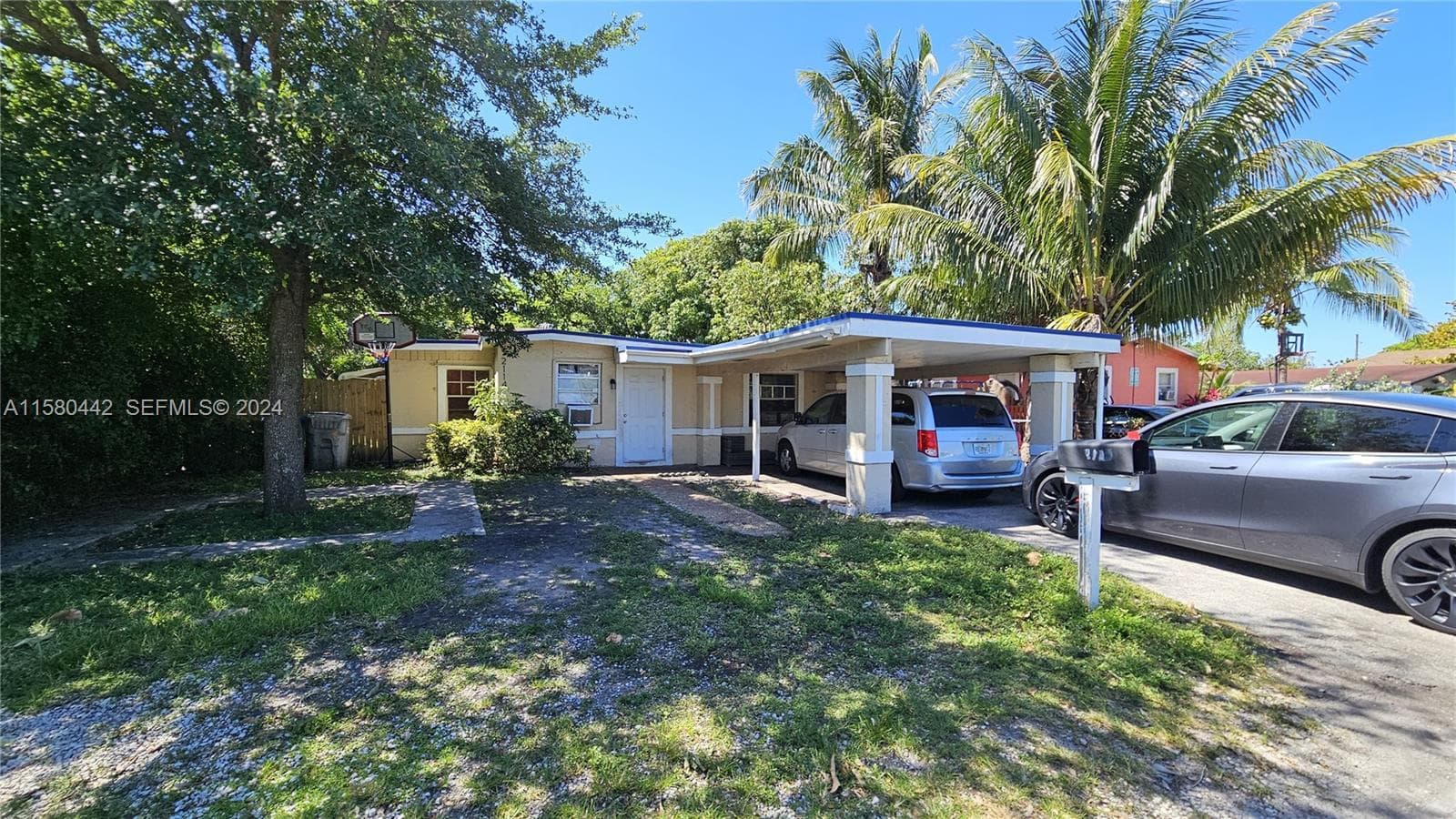 2114 NW 5th St photo 1