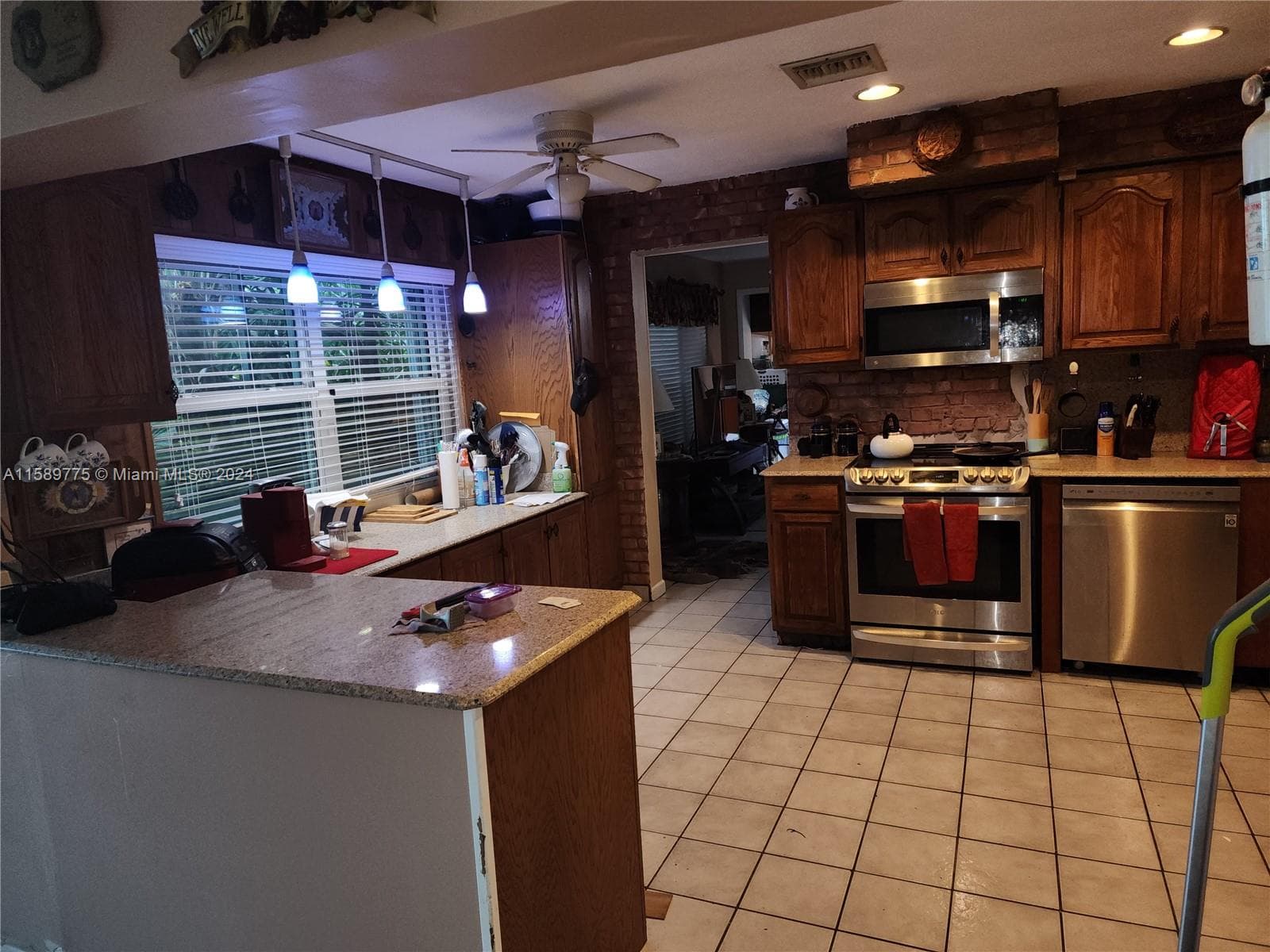 2740 SW 46th Ct photo 4