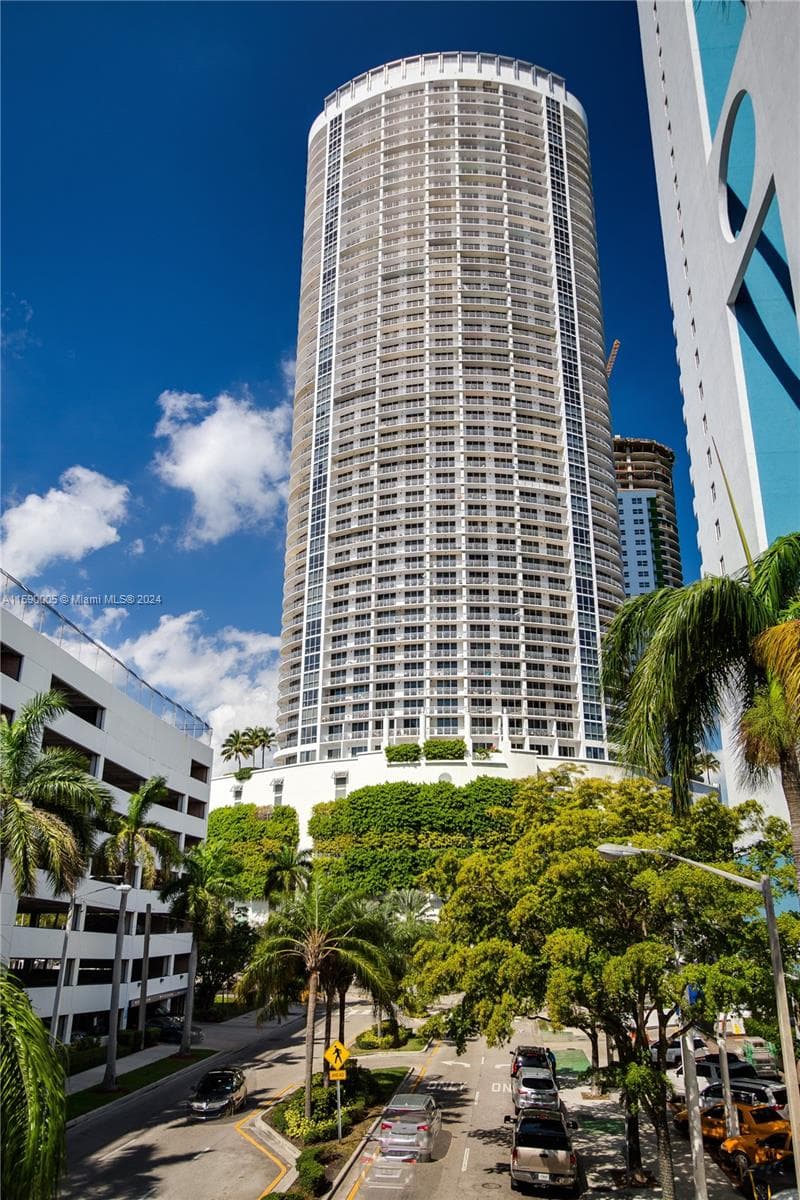 Opera Tower · #3512 in Miami - Photo 2
