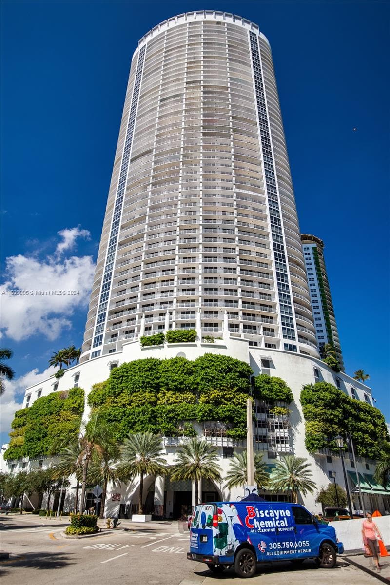 Opera Tower · #3512 in Miami - Photo 19