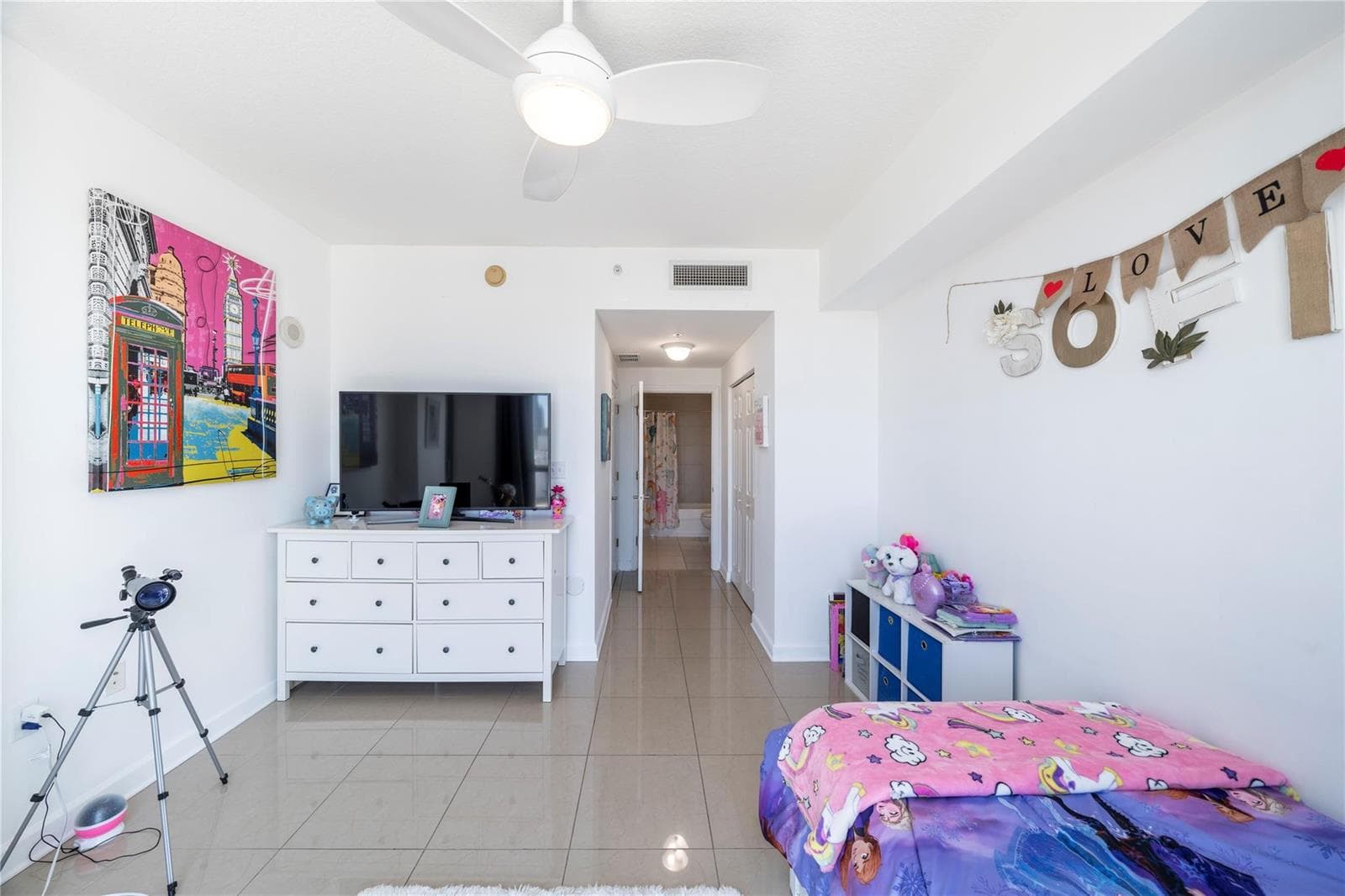 2 wth in-suite full bathroom