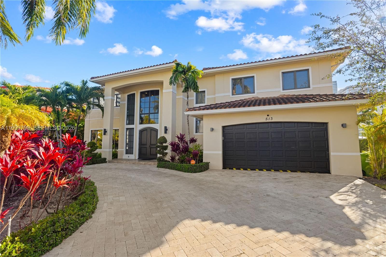 513 Palm Dr photo 2