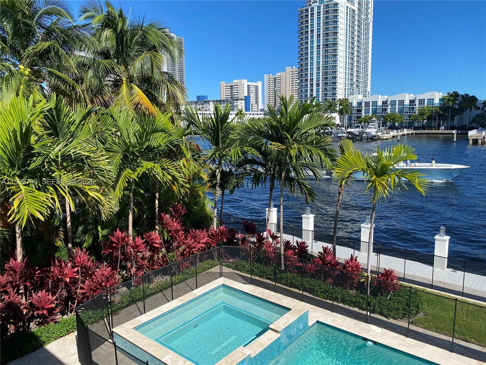 513 Palm Dr photo 6
