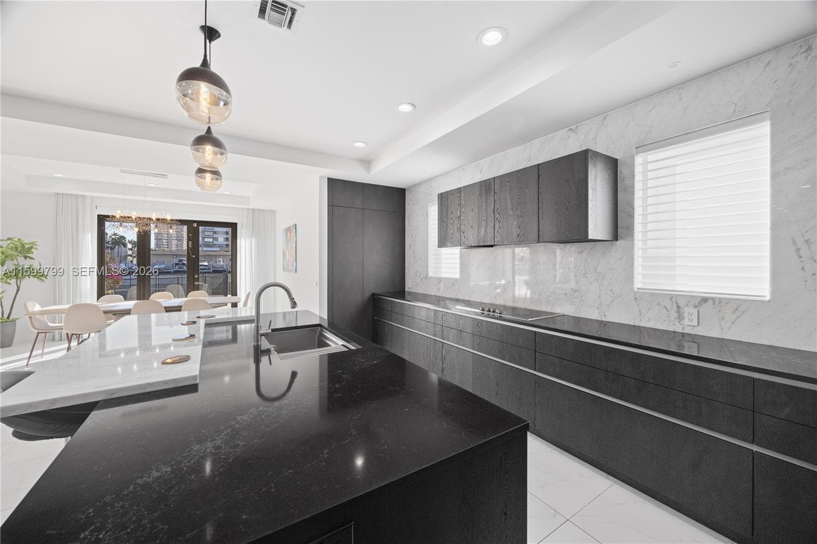 513 Palm Dr photo 17