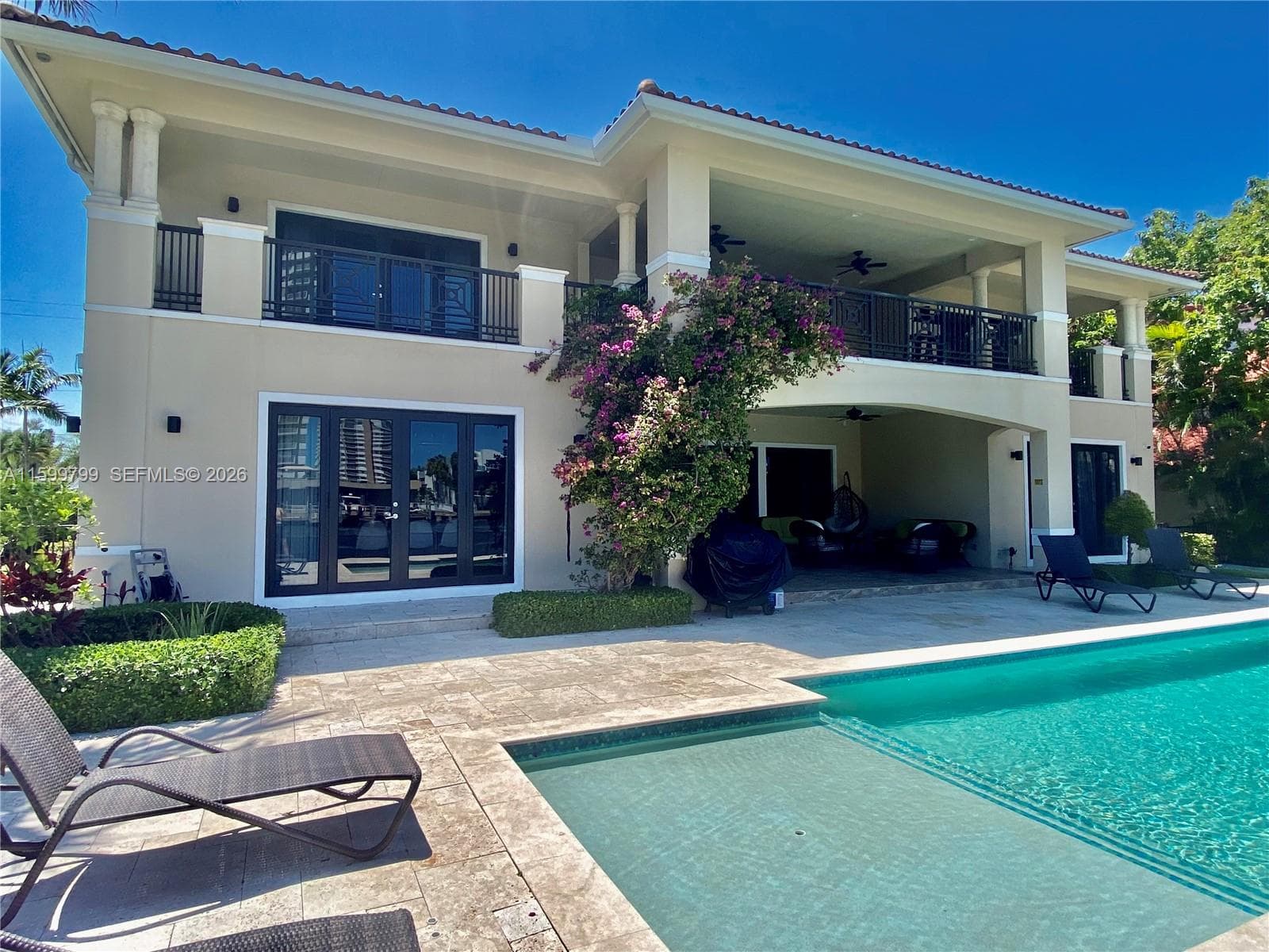 513 Palm Dr photo 3