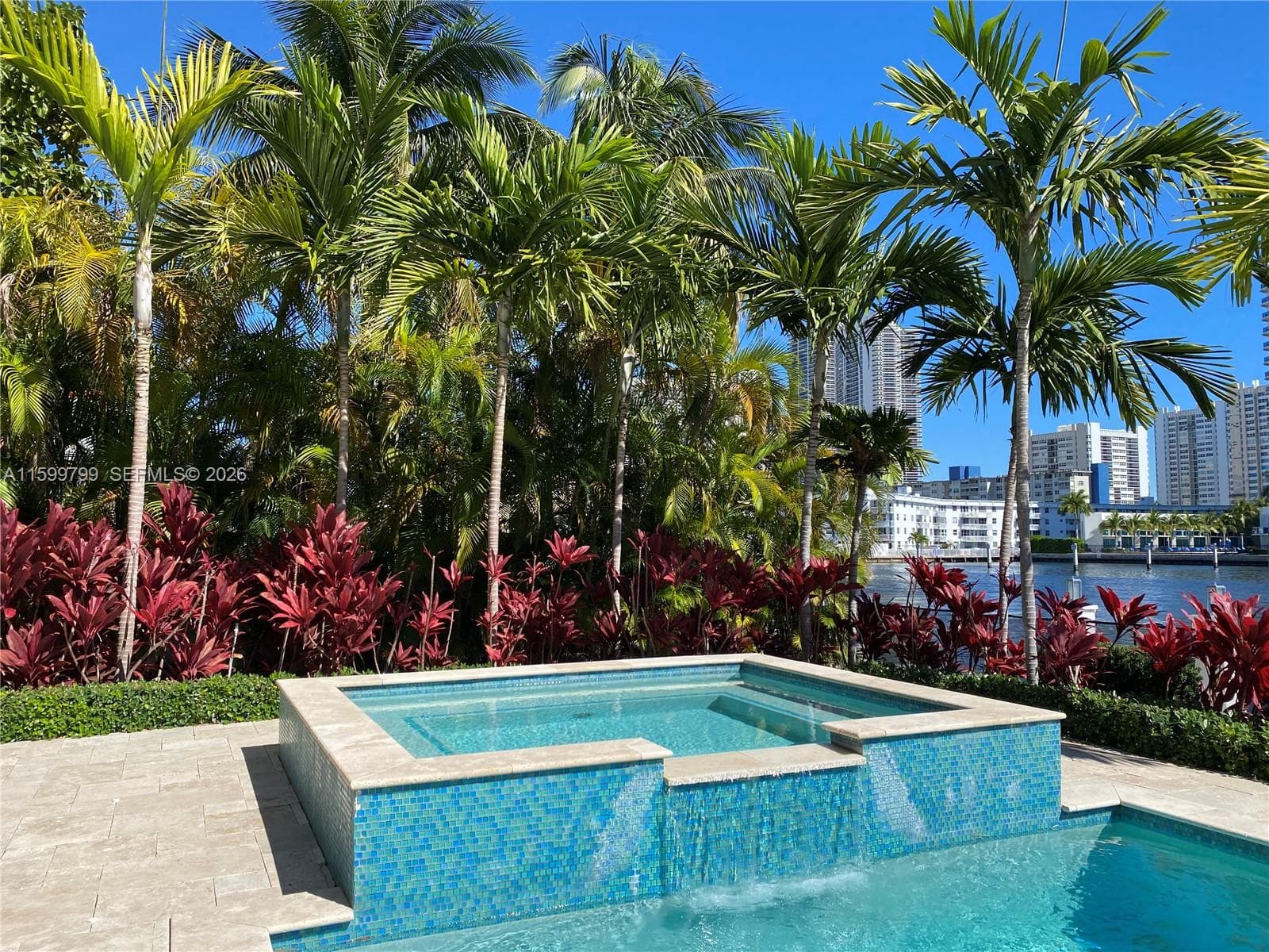 513 Palm Dr photo 5