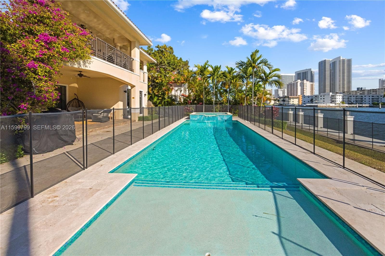 513 Palm Dr photo 9