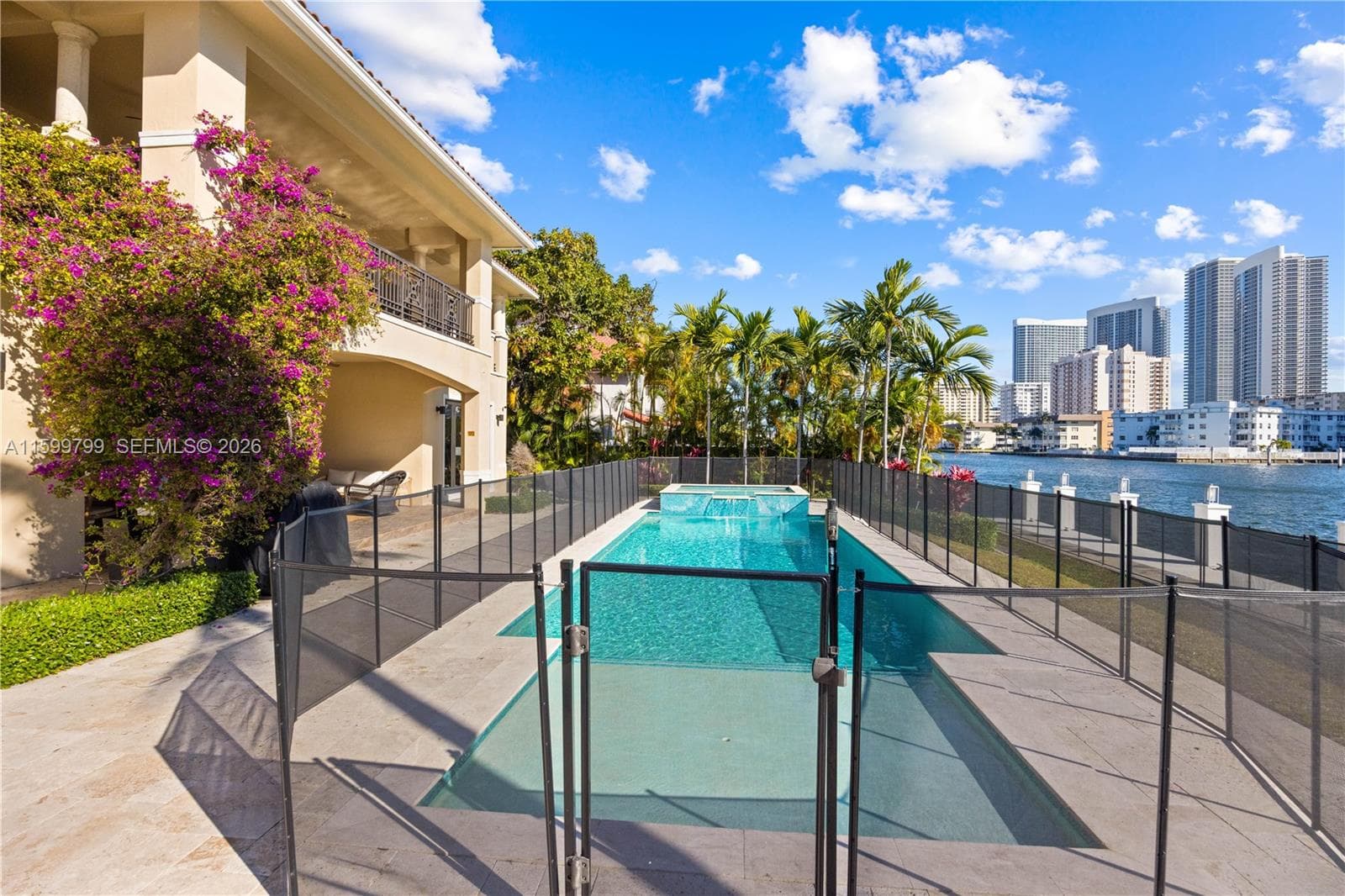 513 Palm Dr photo 8