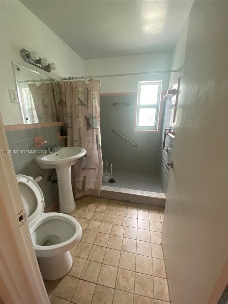 1739 SW 28th Ter photo 13