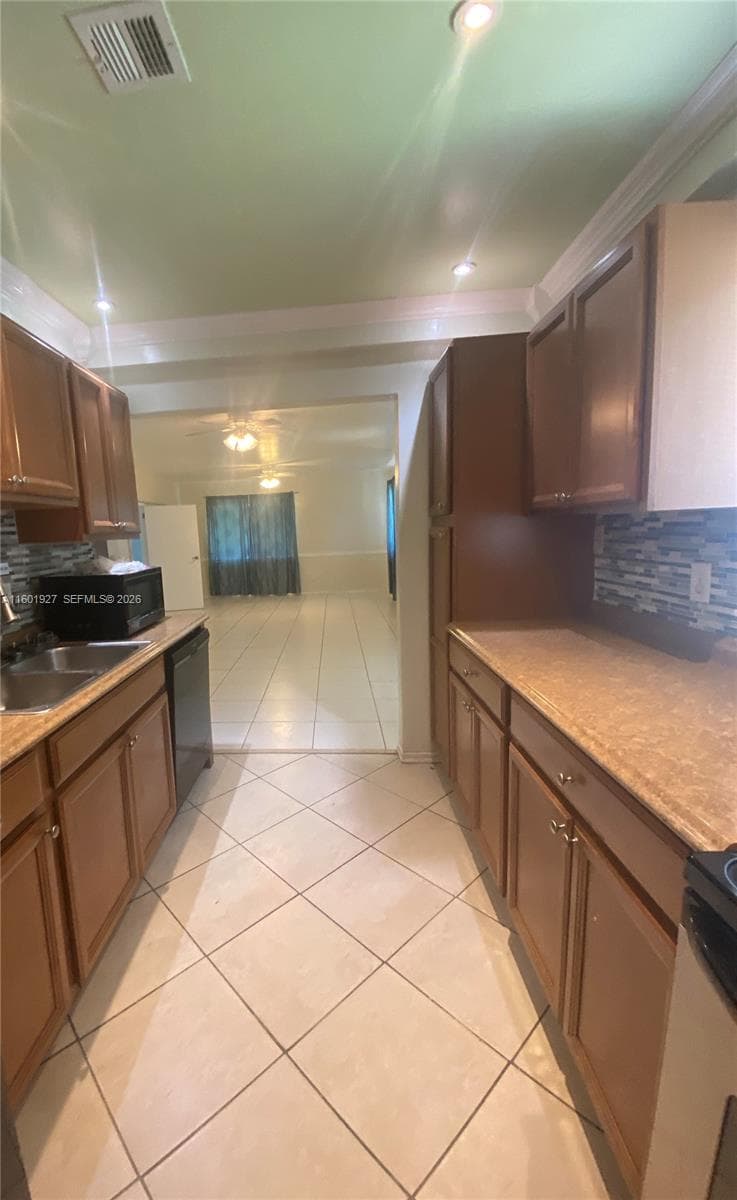 1739 SW 28th Ter photo 7