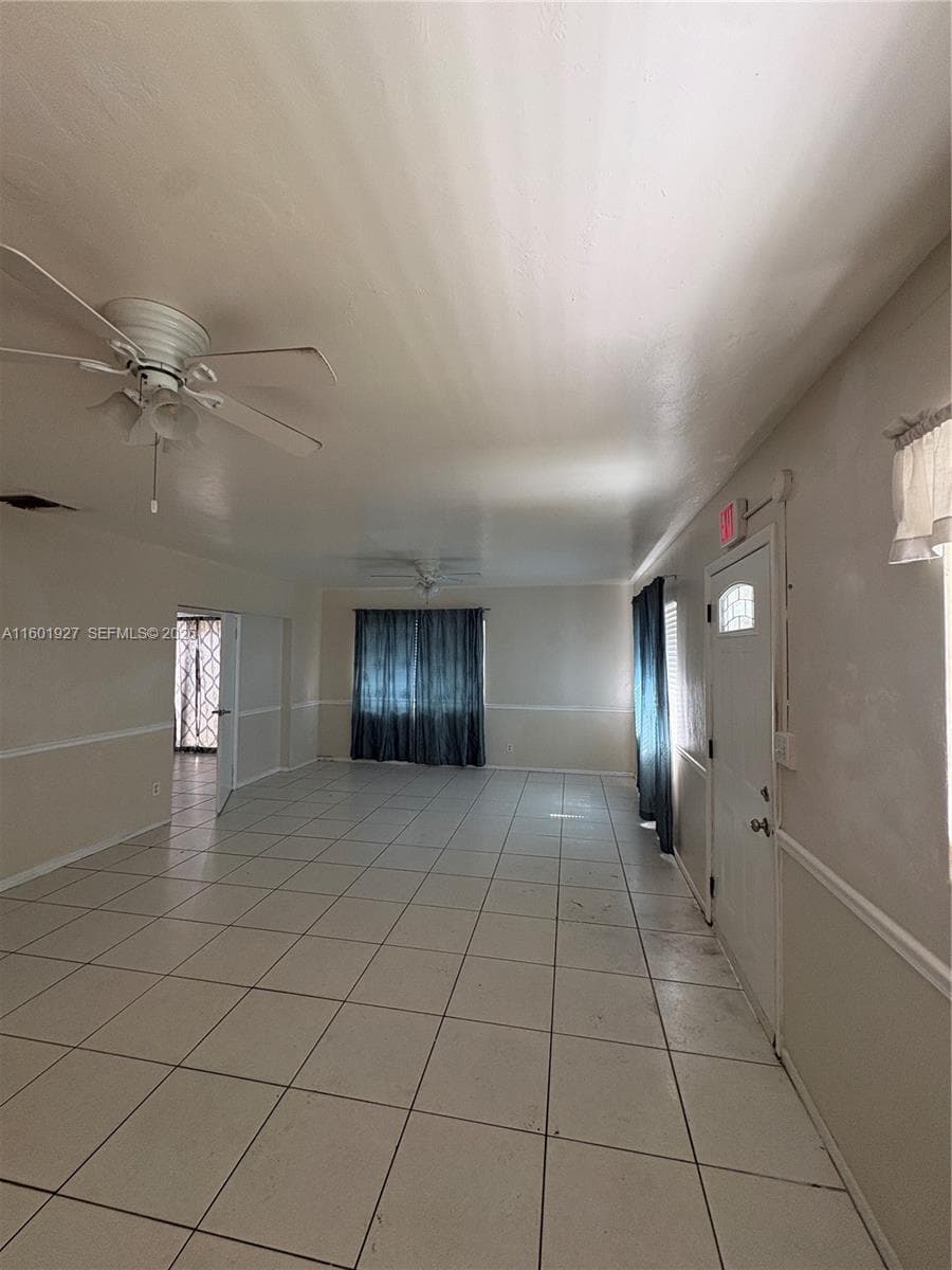 1739 SW 28th Ter photo 3