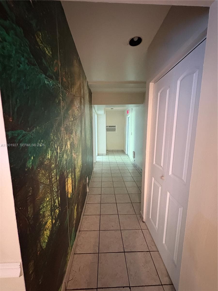1739 SW 28th Ter photo 5