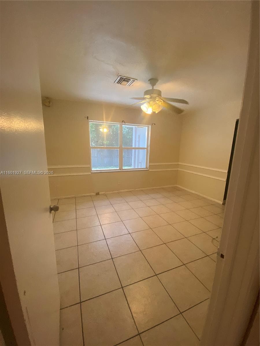 1739 SW 28th Ter photo 14