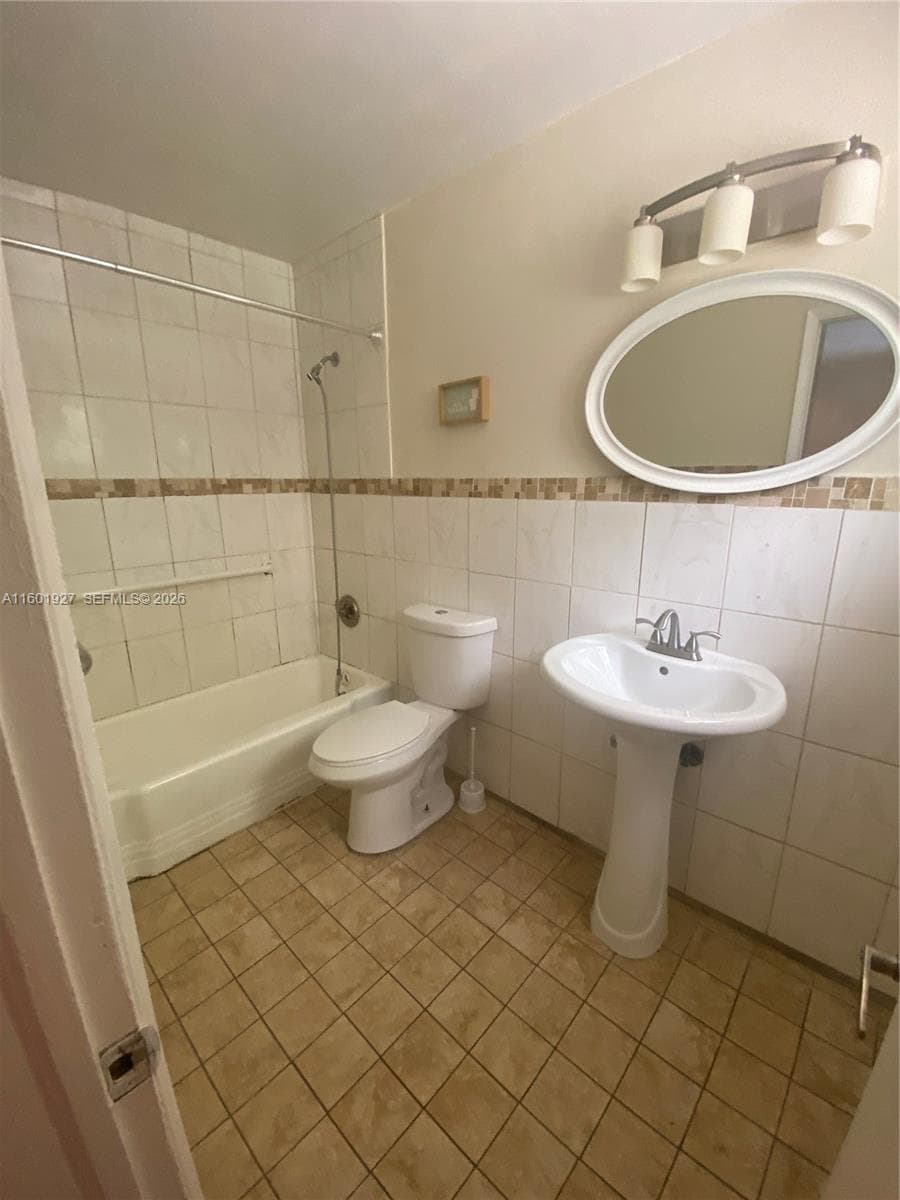 1739 SW 28th Ter photo 18