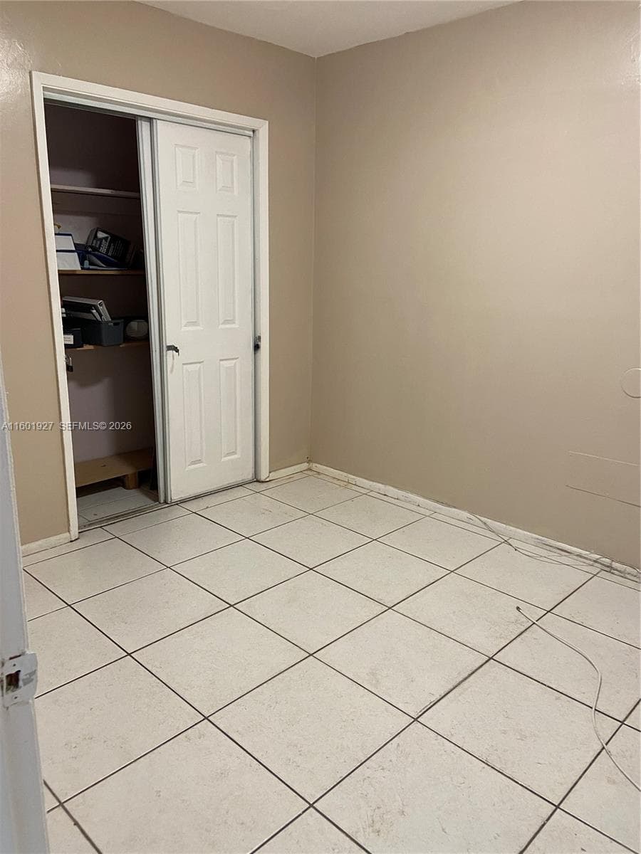 1739 SW 28th Ter photo 11