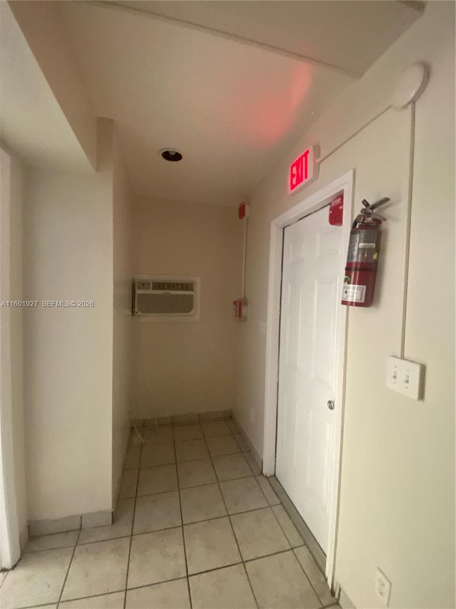 1739 SW 28th Ter photo 19