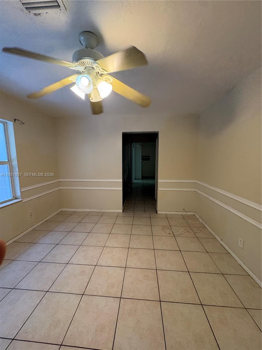 1739 SW 28th Ter photo 4