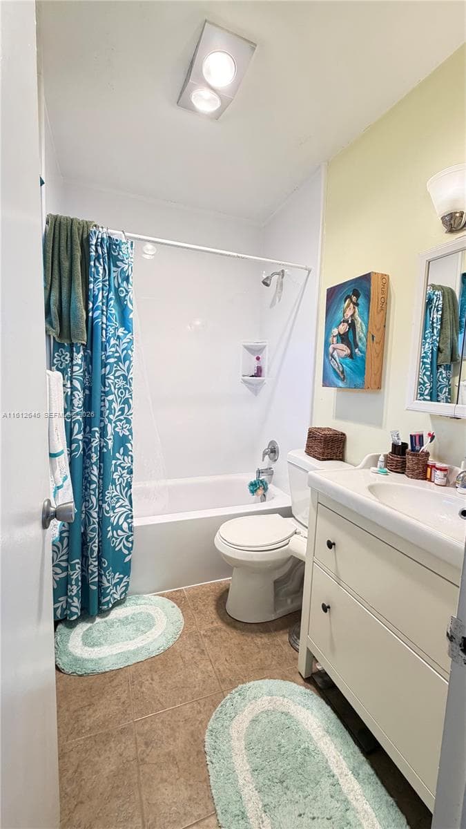 BEVERLY HILLS CONDO · #D309 in Hollywood - Photo 15