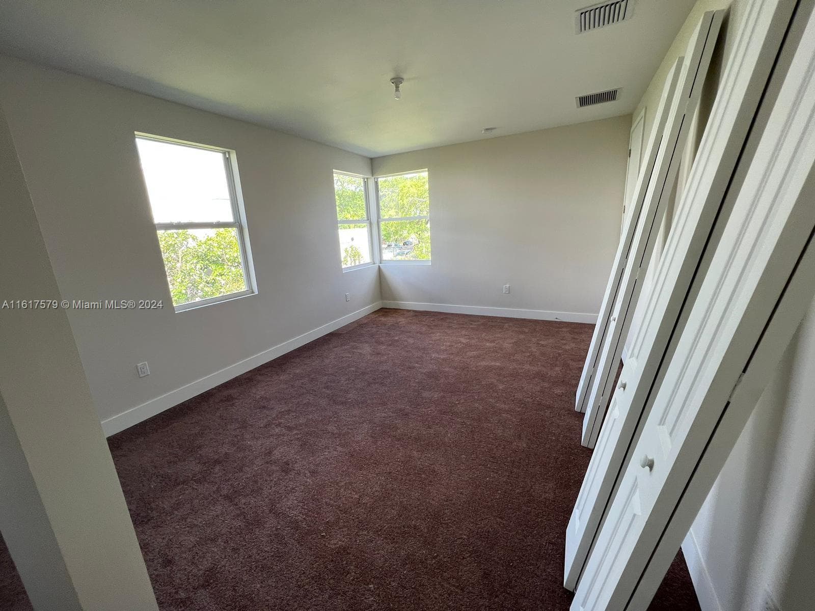 3537 Forest View Cir photo 23