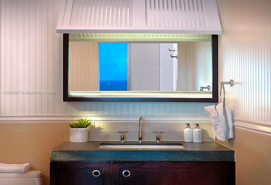 Sole on the Ocean · #1906 in Sunny Isles Beach - Photo 12