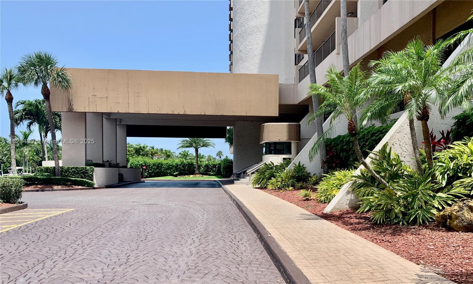 CRICKET CLUB CONDO · #2309 in Miami - Photo 25