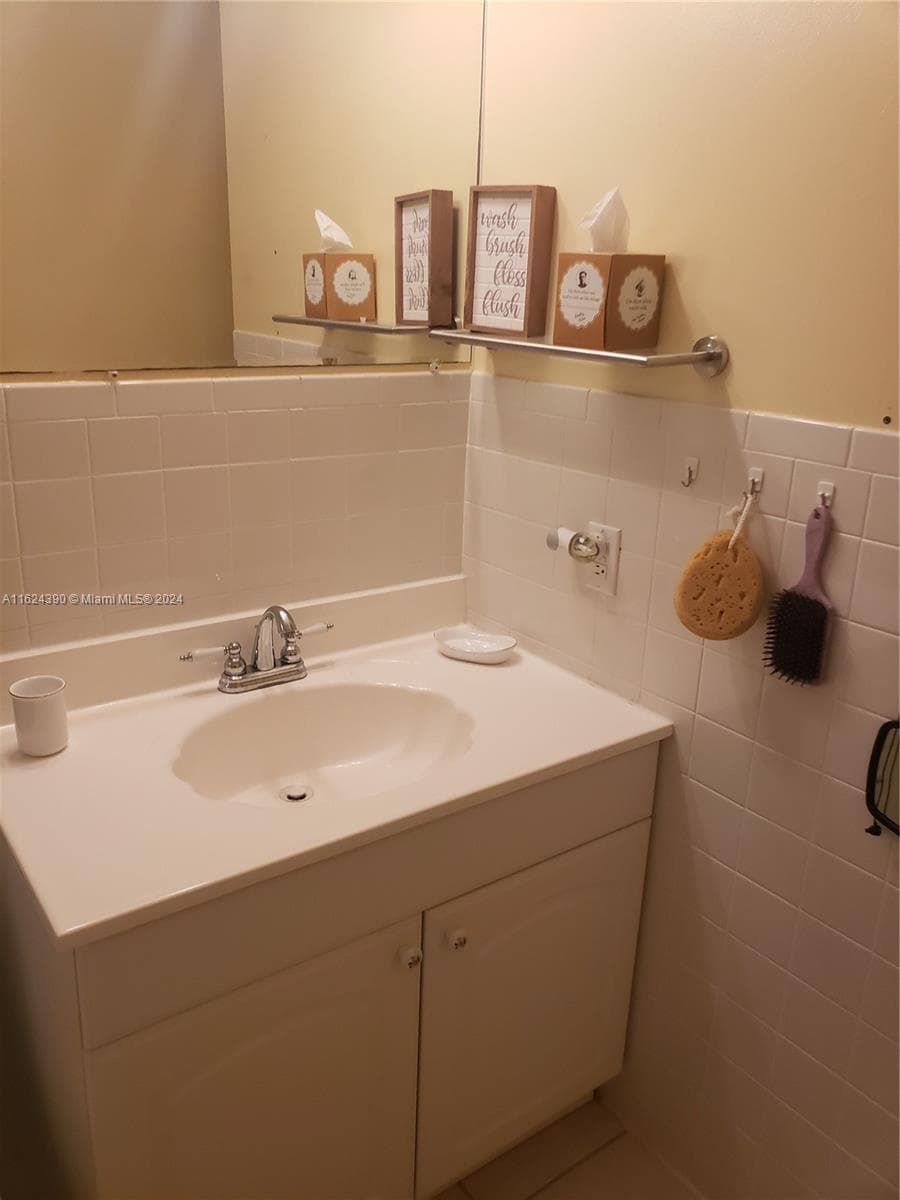 Imperial Point Colonnades · #1028 in Fort Lauderdale - Photo 15