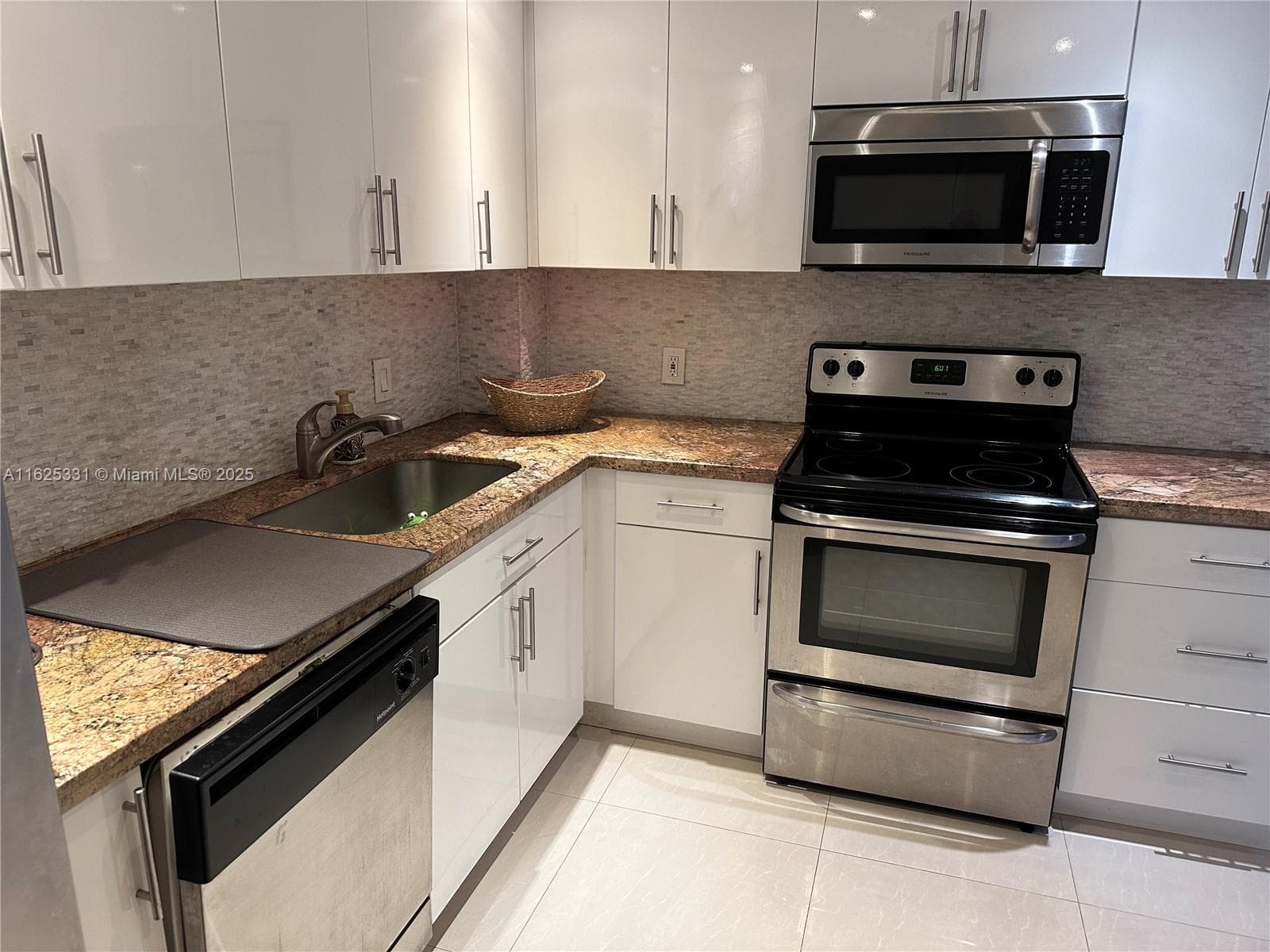 Hillcrest · #916B in Hollywood - Photo 20
