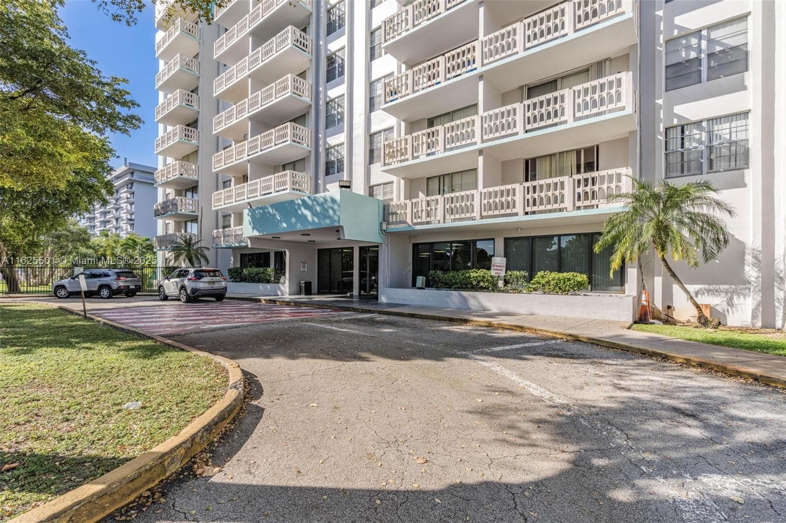 PARKWAY TOWERS · #306 in Miami - Photo 3