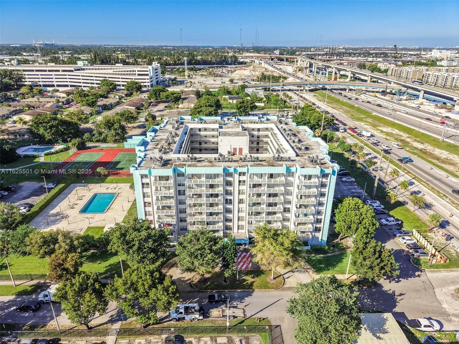 PARKWAY TOWERS · #306 in Miami - Photo 20
